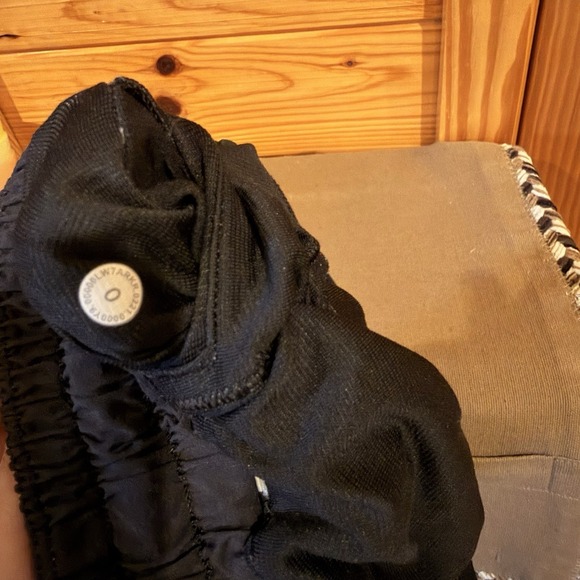 Lululemon Black Stretchy Short Shorts Low Rise Run Track Yoga Size 0 EUC - Picture 2 of 3